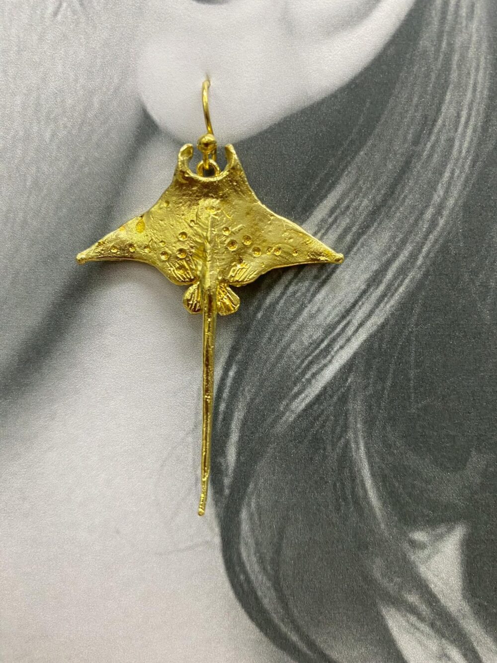 Stingray earring - single piece