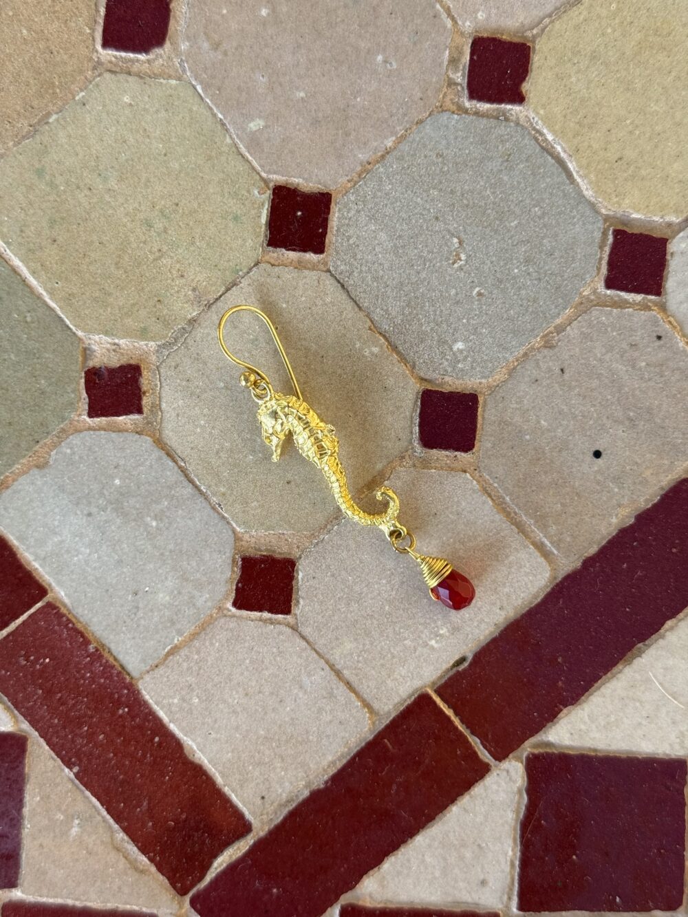 Golden Seahorse - single piece